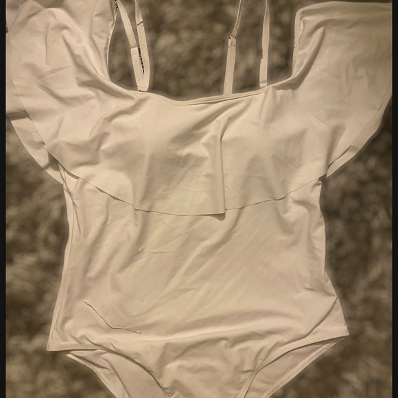 Sexy Elegant off the shoulder all white swim suit - Picture 6 of 9